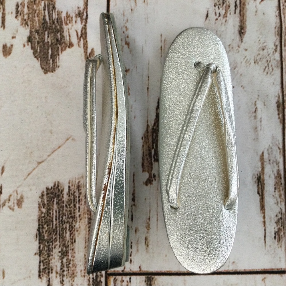 VINTAGE JAPANESE METALLIC‎ CLOGS